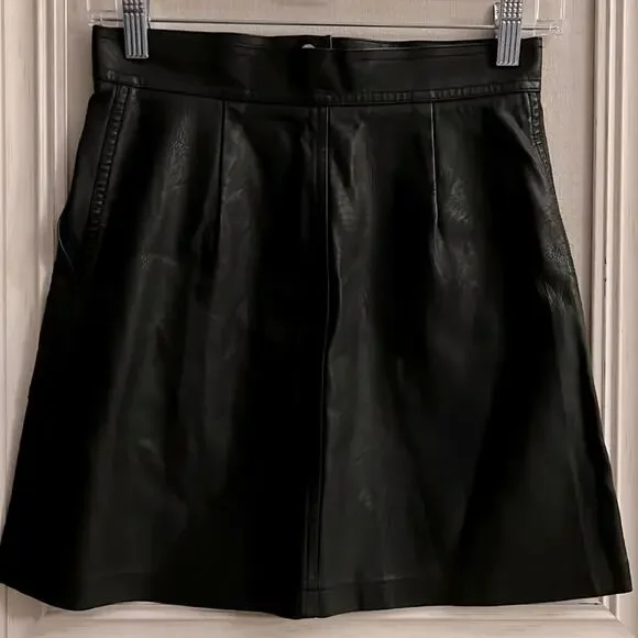 French Black snap front faux leather skirt XS - Picture 4 of 15